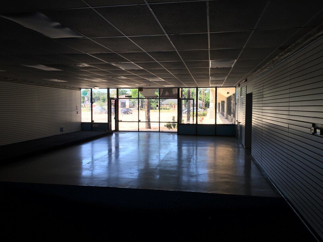 Retail/Medical Spaces For Lease: 1440 Dunn Ave, Jacksonville, FL 32218